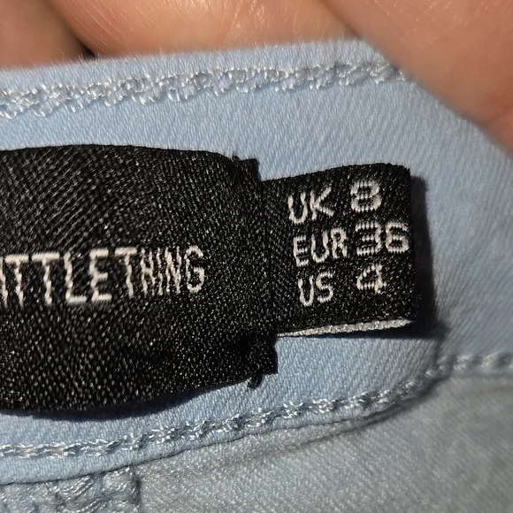 PrettyLittleThing Light Blue High-Waisted Jeans - Picture 5 of 6